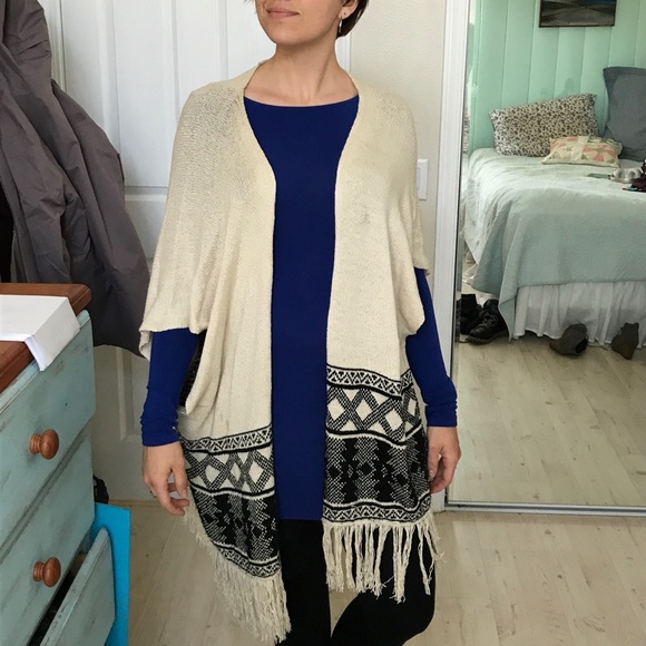 American Rag open poncho style cardigan - Picture 2 of 4